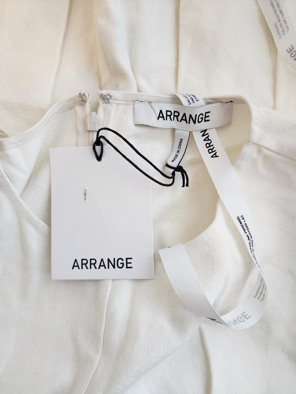 ARRANGE WHITE CURVE PLEATED CINCHED WAIST TEE UNDONE HEM NWT SIZE 14 - Picture 15 of 16